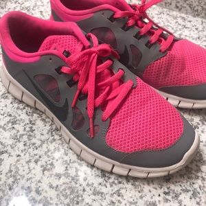 Nike free 5.0 7y ( fits size women 8-8.5)